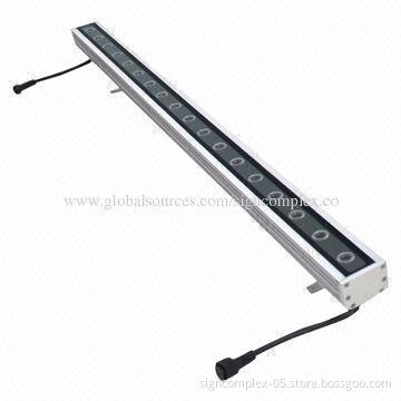 4-in-1 LED Wall Washer with Unique Optical PMMA Lens Ensure the Brightness Maintenance